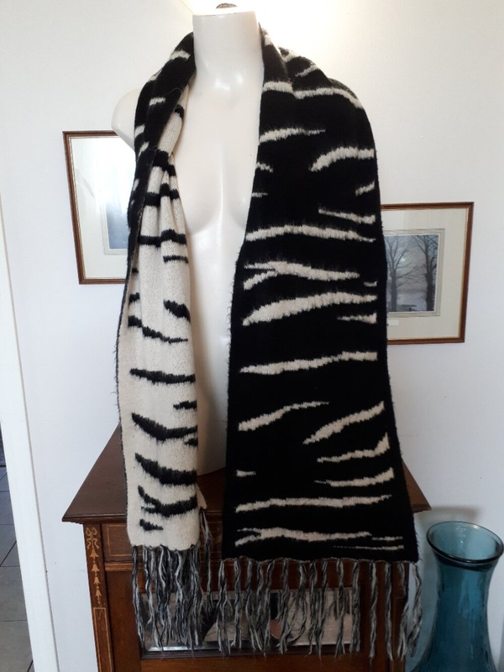 Sweater Coat with matching scarf - Size XL - Black & White Animal Print - Picture 6 of 10